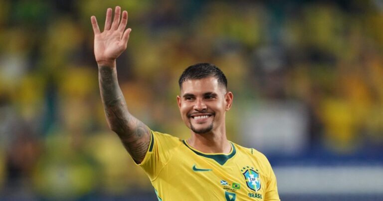Destaque na Copa, Bruno Guimarães recebe oferta milionária de gigante europeu