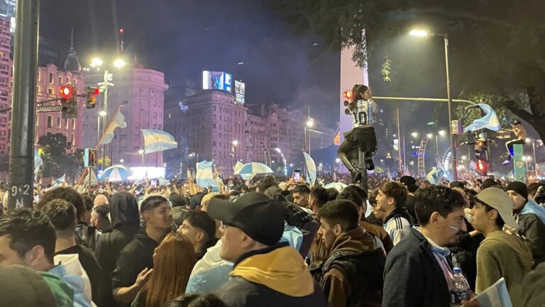 &lsquo;Inacredit&aacute;vel&rsquo;, &lsquo;n&atilde;o &eacute; poss&iacute;vel explicar&rsquo;: Como argentinos comemoraram classifica&ccedil;&atilde;o para a final da Copa