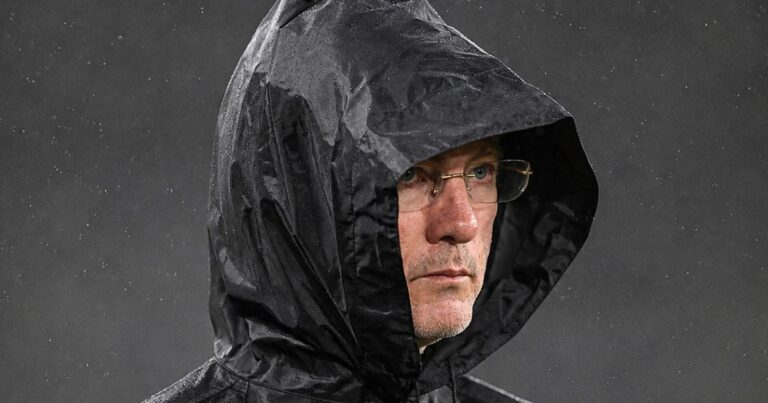 Capitão? Odair explica faixa de Leozinho no Athletico e revela cabeçada no olho