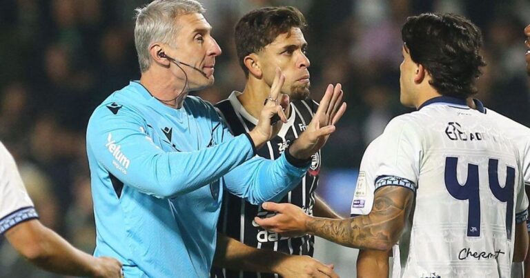 Suspenso, Seabra dispara contra Daronco após Coritiba x Corinthians
