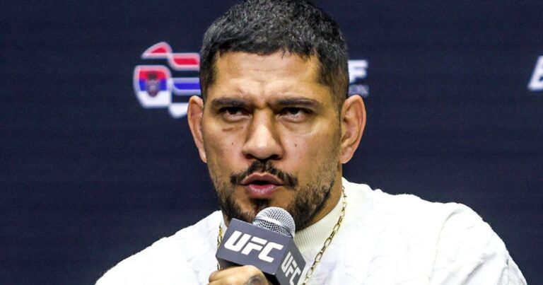 Poatan escolhe rival e mira terceiro cinturão no UFC: “Chama!”