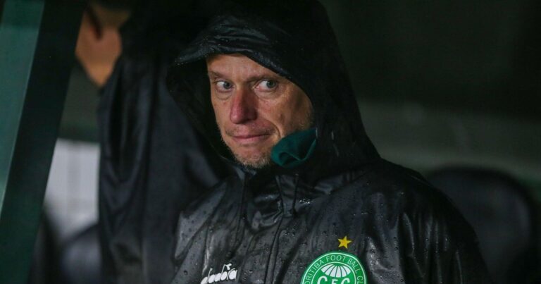 Coritiba lidera ranking negativo no Brasileirão e Seabra reage: “Teve caráter”