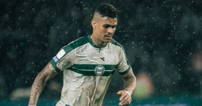 Reforço do Coritiba desabafa após estreia e manda indireta para o Internacional